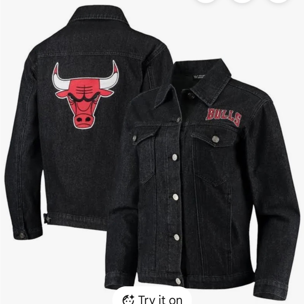 The Wild Collective
Women's Black Chicago Bulls Patch Denim Button-Up Jacket